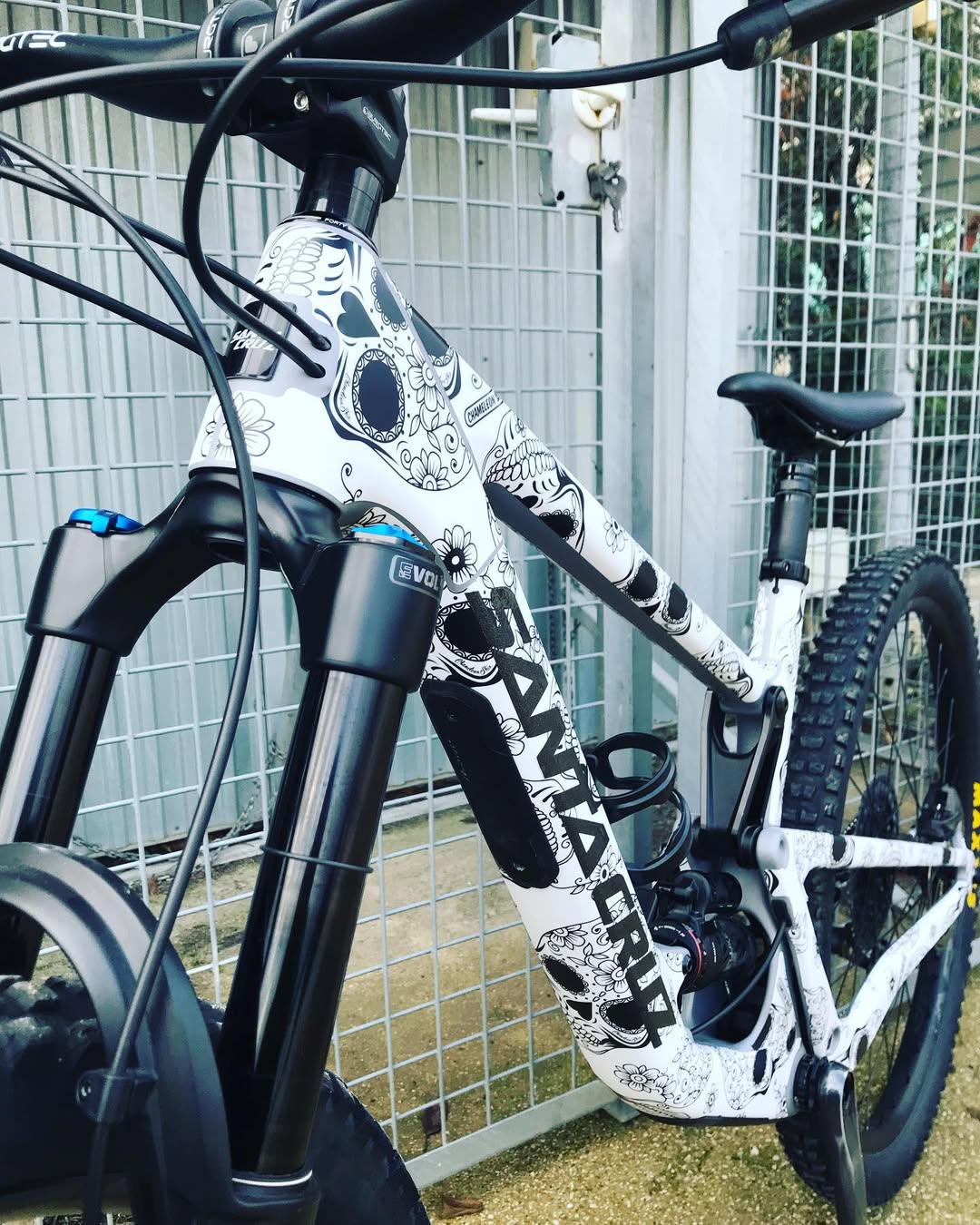 Bike wrapping film applied to the frame